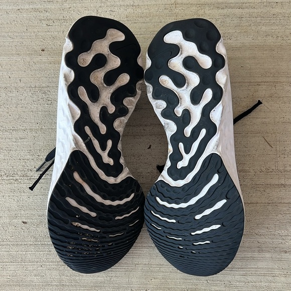 Nike Infinity Flyknit Sneakers - Picture 5 of 5